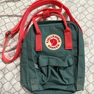 Completely unused fjallraven kanken wintergreen and pink sling bag